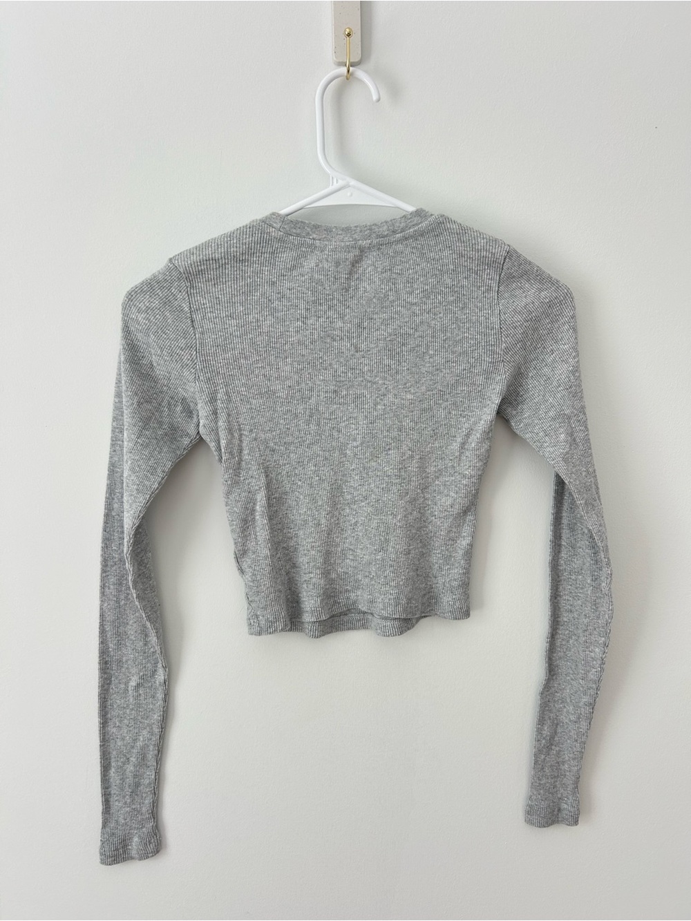 TNA Gray Ribbed Long Sleeve Cropped Tee - Picture 2 of 7